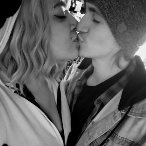 Meet your Posher, Lora